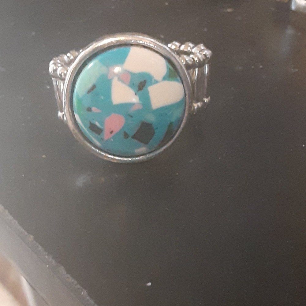 Multicolored ring - Picture 2 of 3